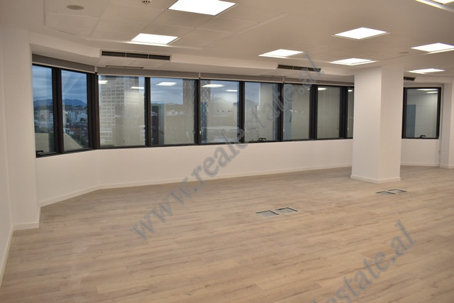 Office space for rent in Deshmoret e Kombit Boulevard, opposite the Pyramid of Tirana.
It is locate